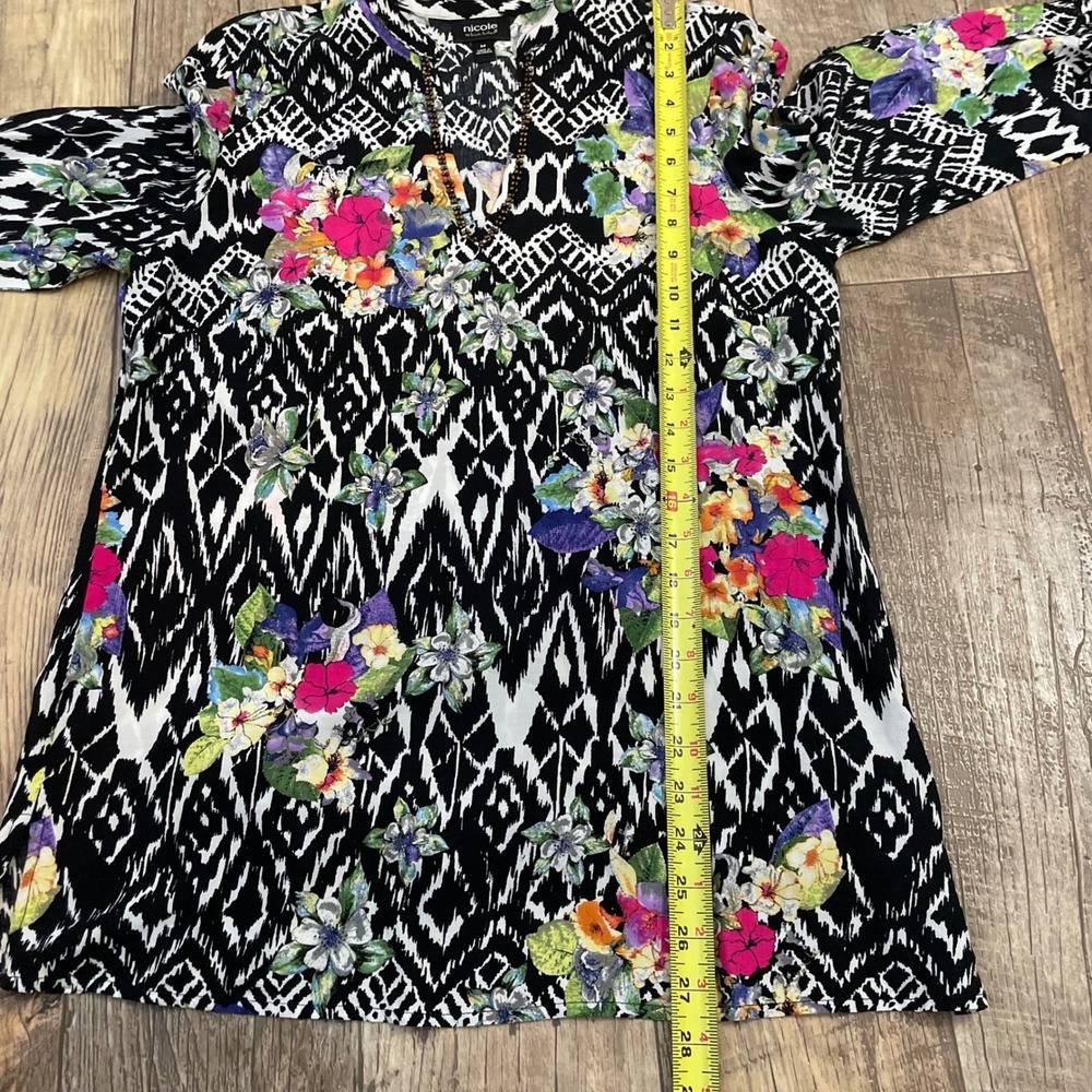 Nicole by Nicole Miller Floral Ikat Beaded Tunic Top Black White Pink Medium - Picture 6 of 7